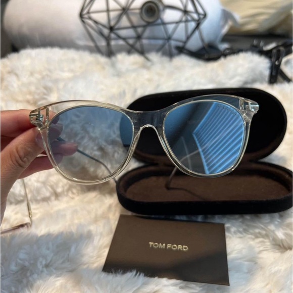Tom Ford Clear Blue Gradient Authentic
Sunglasses - Picture 7 of 9